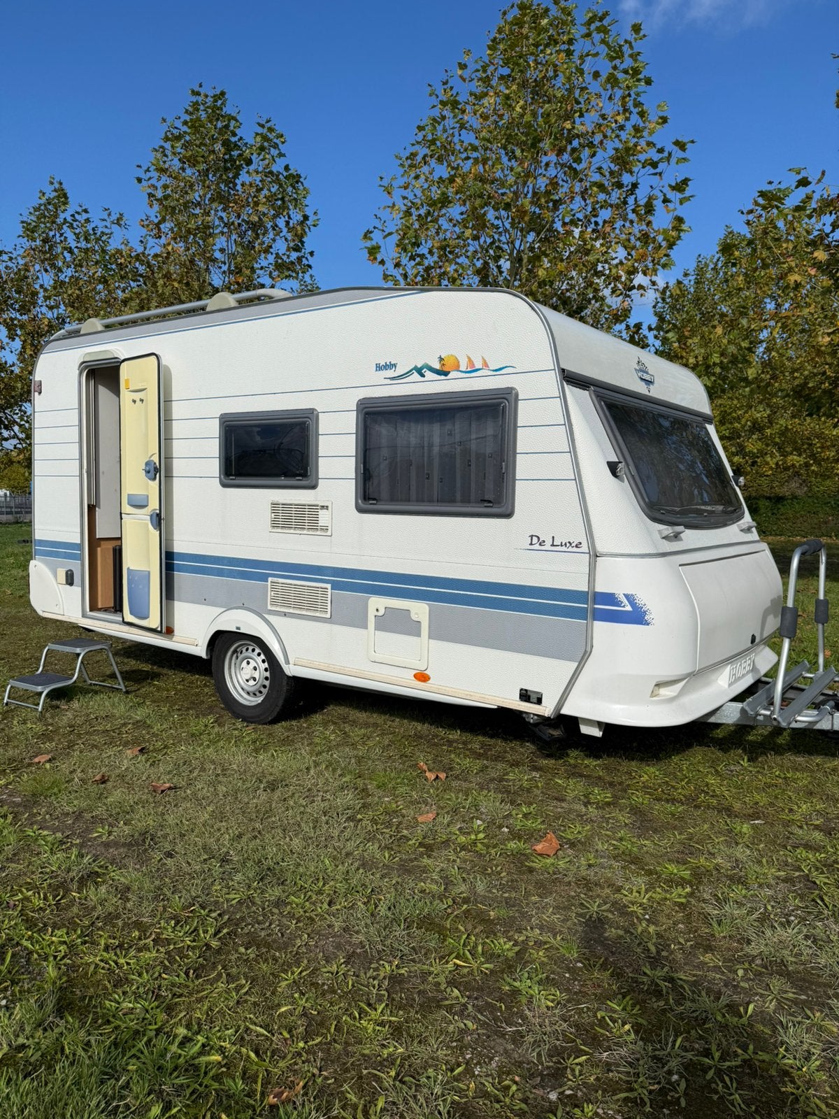 Hobby 440 De Luxe Easy Bovag + Mooie Voortent Gekeurd 2025, Caravans en Kamperen, Reservewiel, Treinzit, 750 - 1000 kg, Particulier