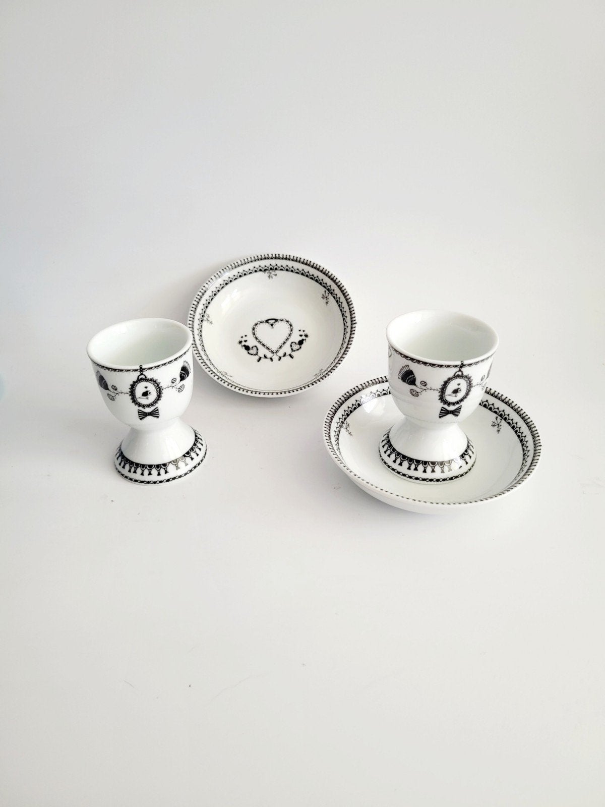izgs miss blackbirdy servies 2 x theetip 2 x eierdop, Ophalen of Verzenden, Zo goed als nieuw, Overige materialen