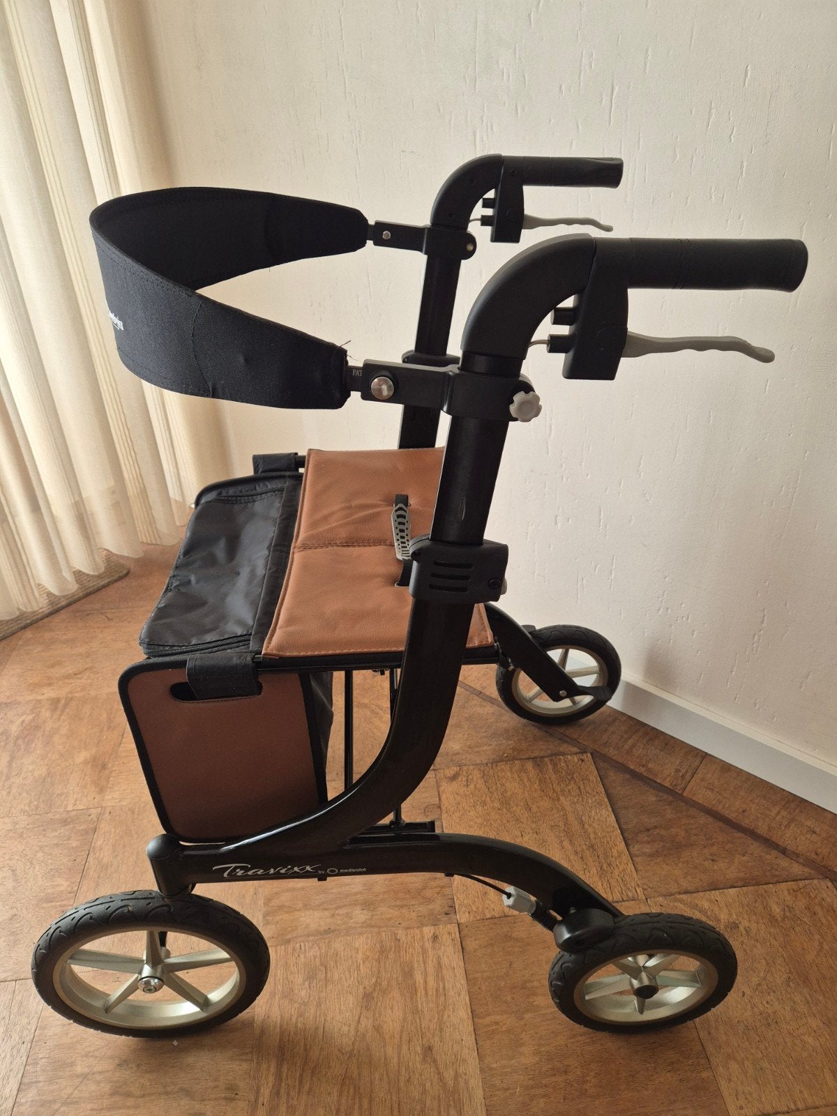 Bijna nieuwe TRAVIXX rollator, Ophalen, Opvouwbaar, Zo goed als nieuw