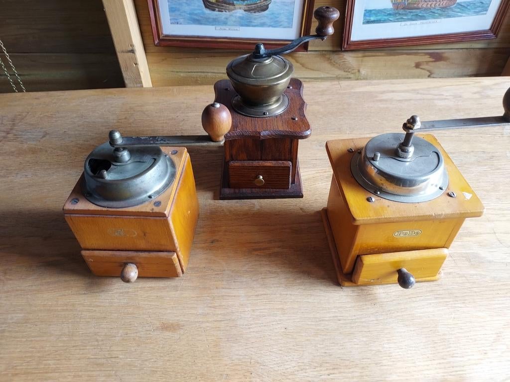 Verzameling oude koffie molens € 10,- per stuk, Ophalen