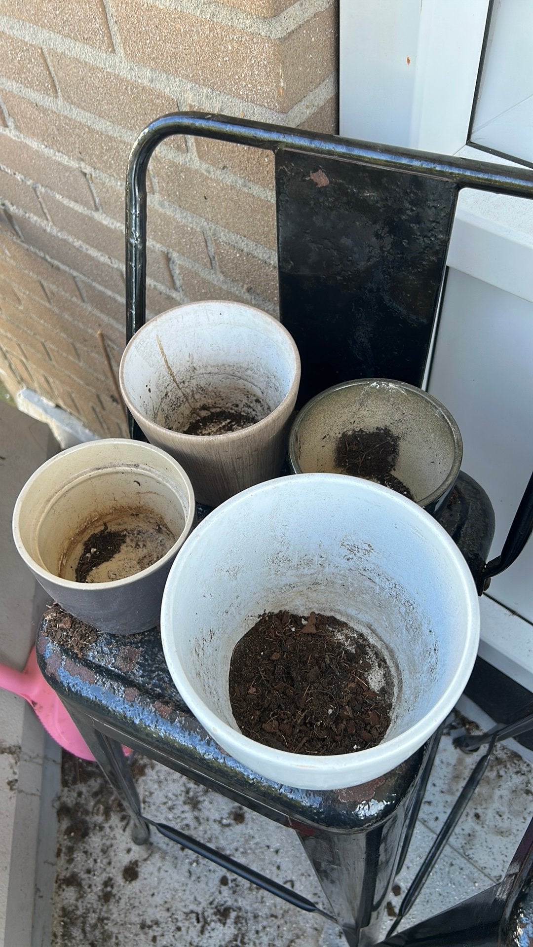 Bloempotten keramiek en mand, ook plastic binnenpotjes!, Tuin en Terras, Ophalen, Overige materialen, Rond, Zo goed als nieuw