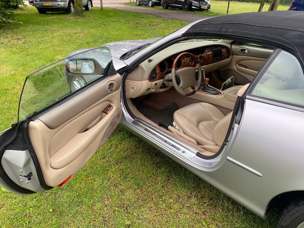 Jaguar XK 4.0 Convertible 2001 Grijs, foto 6
