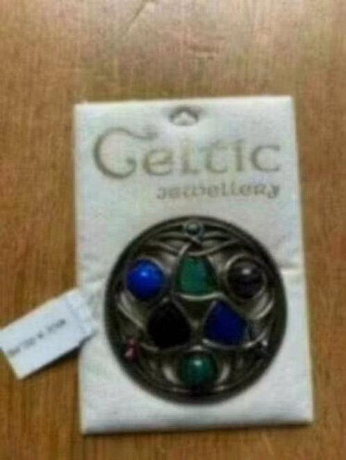 Broche Celtic jewellery ( sol d'or) Ierland . Nieuw, Sieraden, Tassen en Uiterlijk, Broches, 4 tot 7 cm, Koper, Overige kleuren