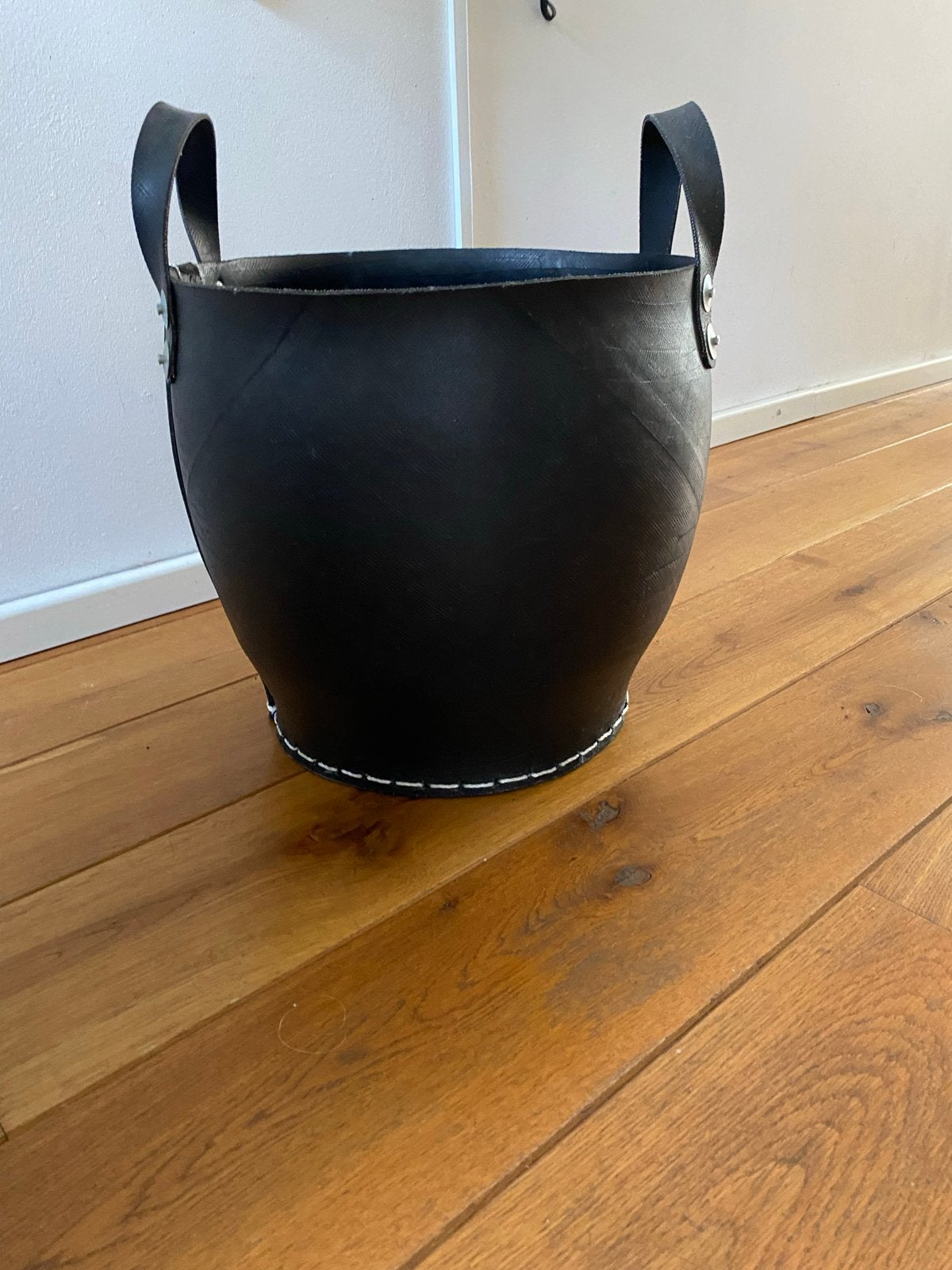 Decoratieve mand van gerecycled rubber met handvatten, Ophalen, Overige materialen, Industrieel, Gebruikt