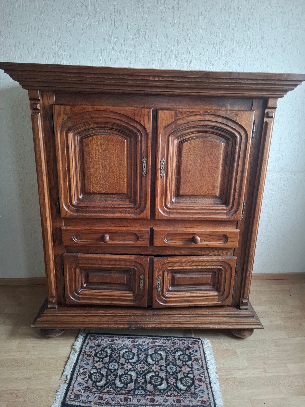 GRATIS Eiken houten buffetkast met twee deuren en lades, Ophalen