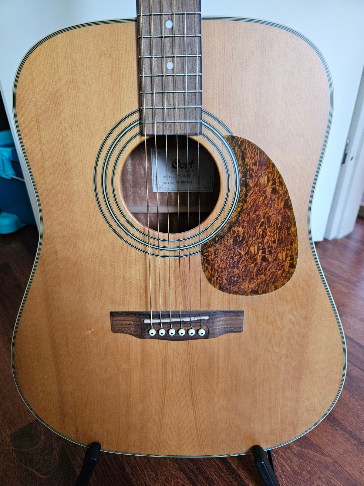 Cort Westerngitaar met element en standaard, Ophalen, Zo goed als nieuw, Western- of Steelstringgitaar, Met (piezo-)element
