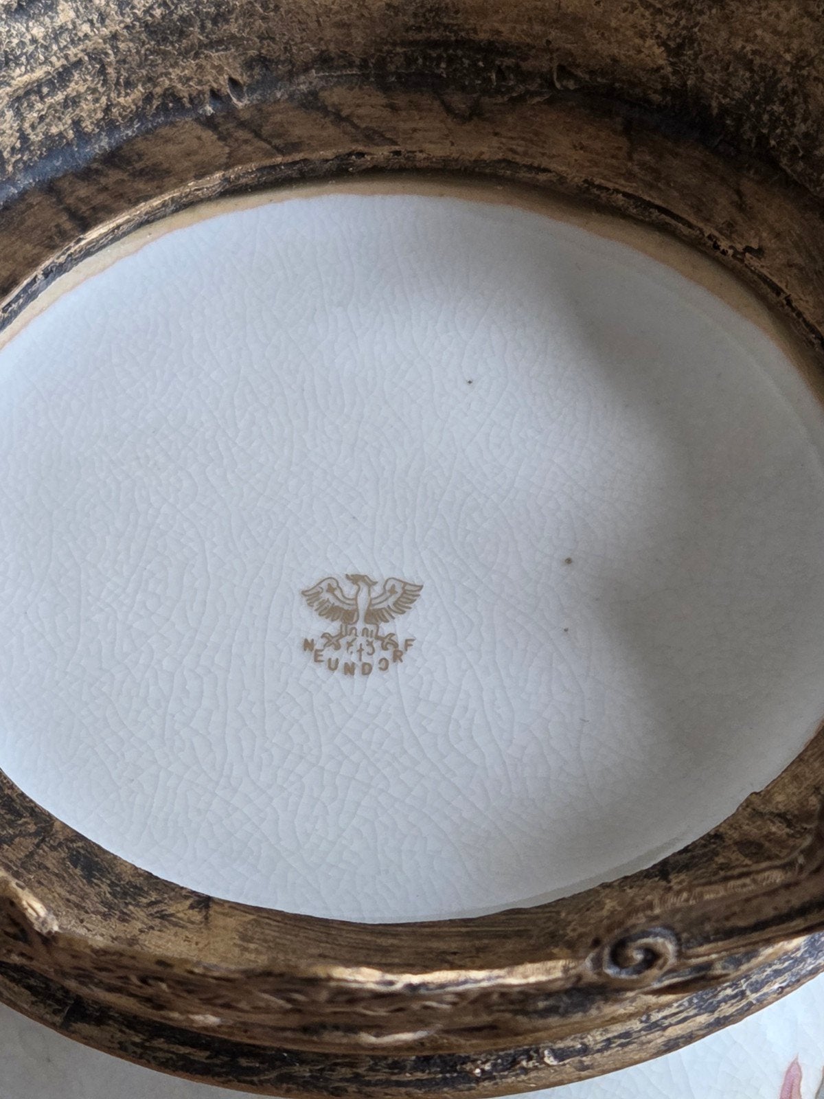 Antieke cachepot met engeltjes en bronzen voet, Antiek en Kunst, Ophalen