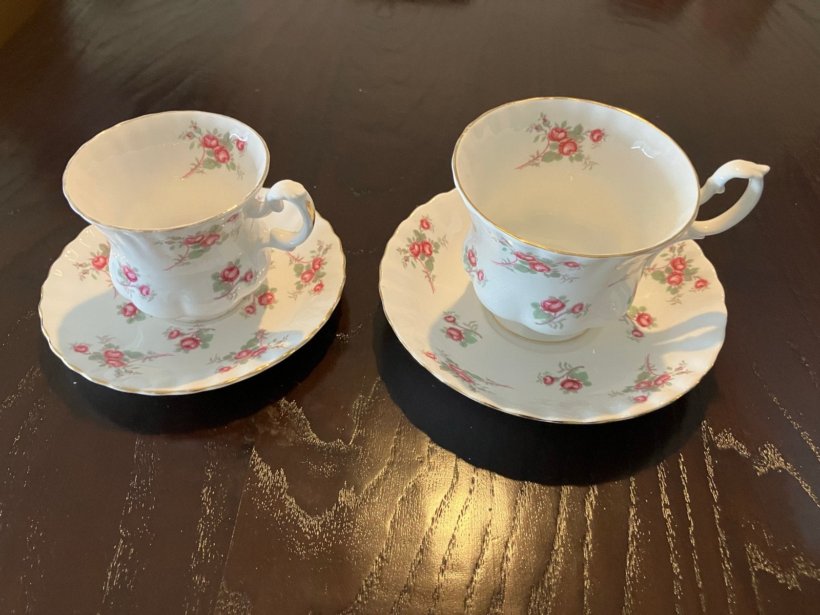 Set van 2 Richmond theekopjes met schotels, rozenmotief, Antiek en Kunst, Ophalen