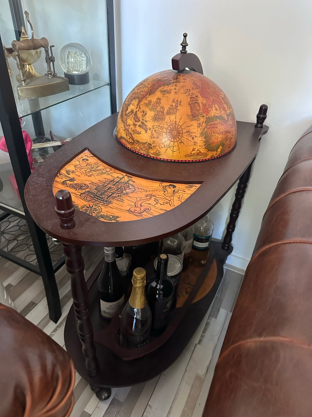Antieke wereldbol bar trolley, Ophalen