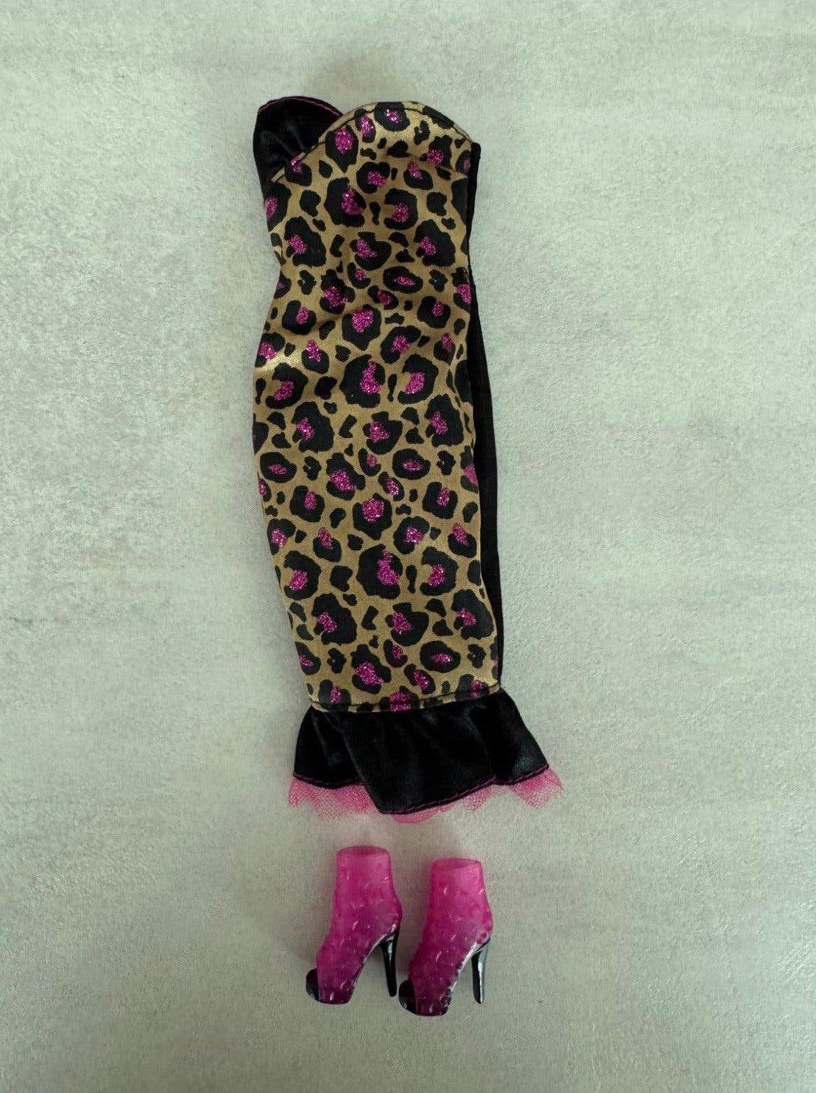 Barbie Fashionistas Glam Dress Fashion 2011, Verzamelen, Ophalen of Verzenden, Gebruikt, Kleertjes