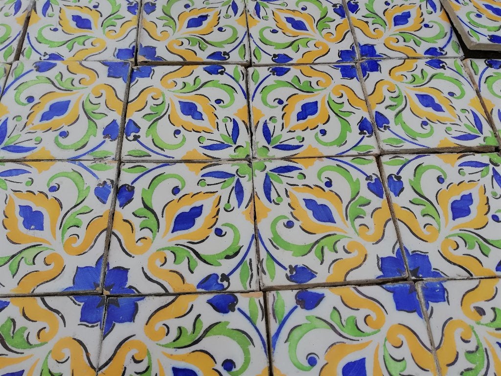 45 antieke wandtegels 13x13 mooie heldere kleuren