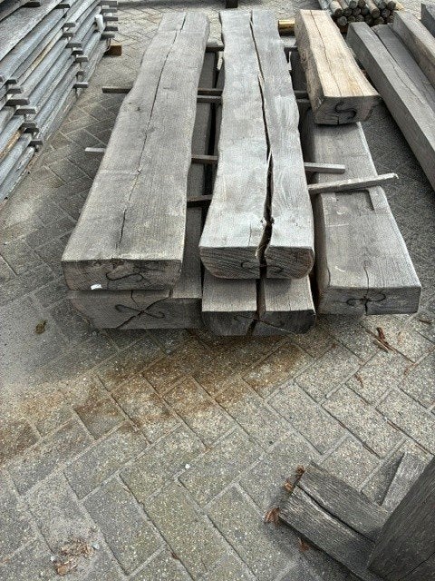 Robinia bielzen/zitdelen te koop, Ophalen, Zo goed als nieuw, 180 tot 250 cm, Balken