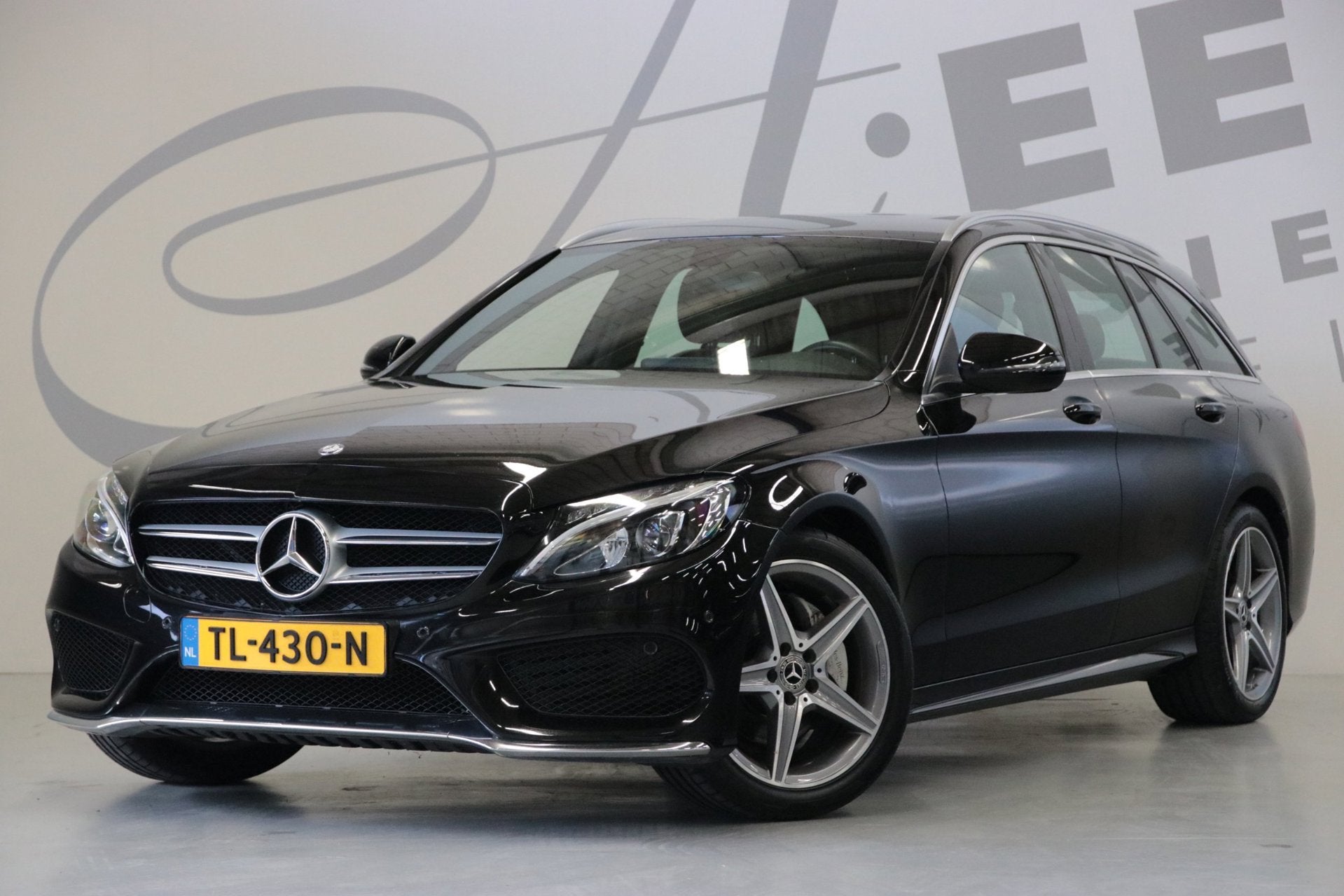 Mercedes-Benz C-klasse Estate 180 AMG-Line/ Origineel NL/ NA, Automaat, Achterwielaandrijving, Zwart, 1400 kg