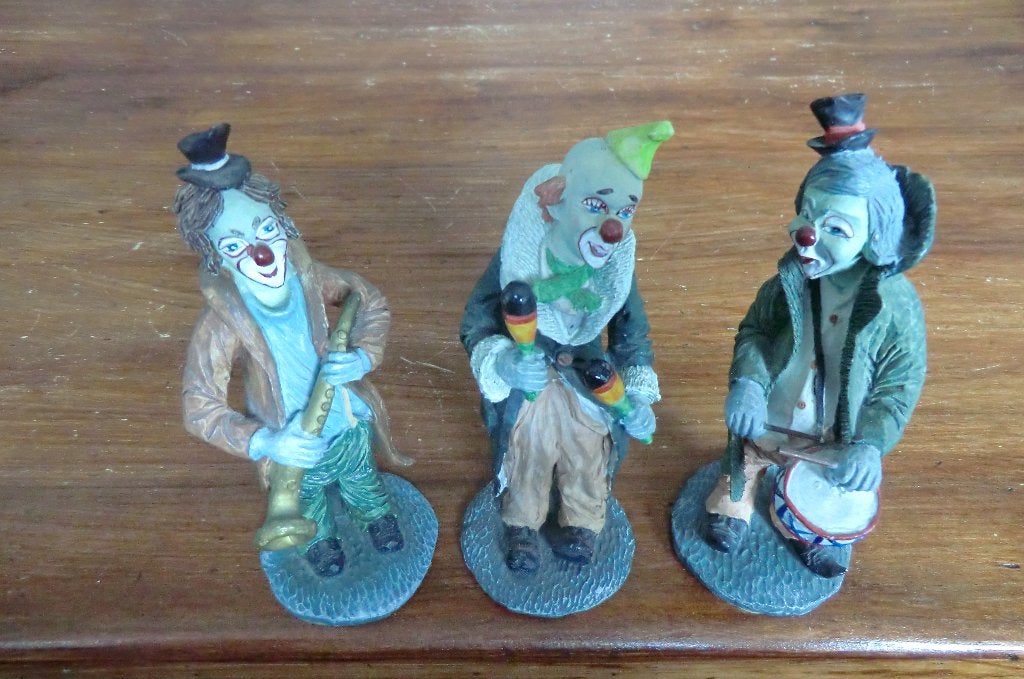 3 aardewerk / gipsen beeldjes van clownsfiguren, Overige onderwerpen, Minder dan 20 cm, Ophalen of Verzenden, Steen of Keramiek