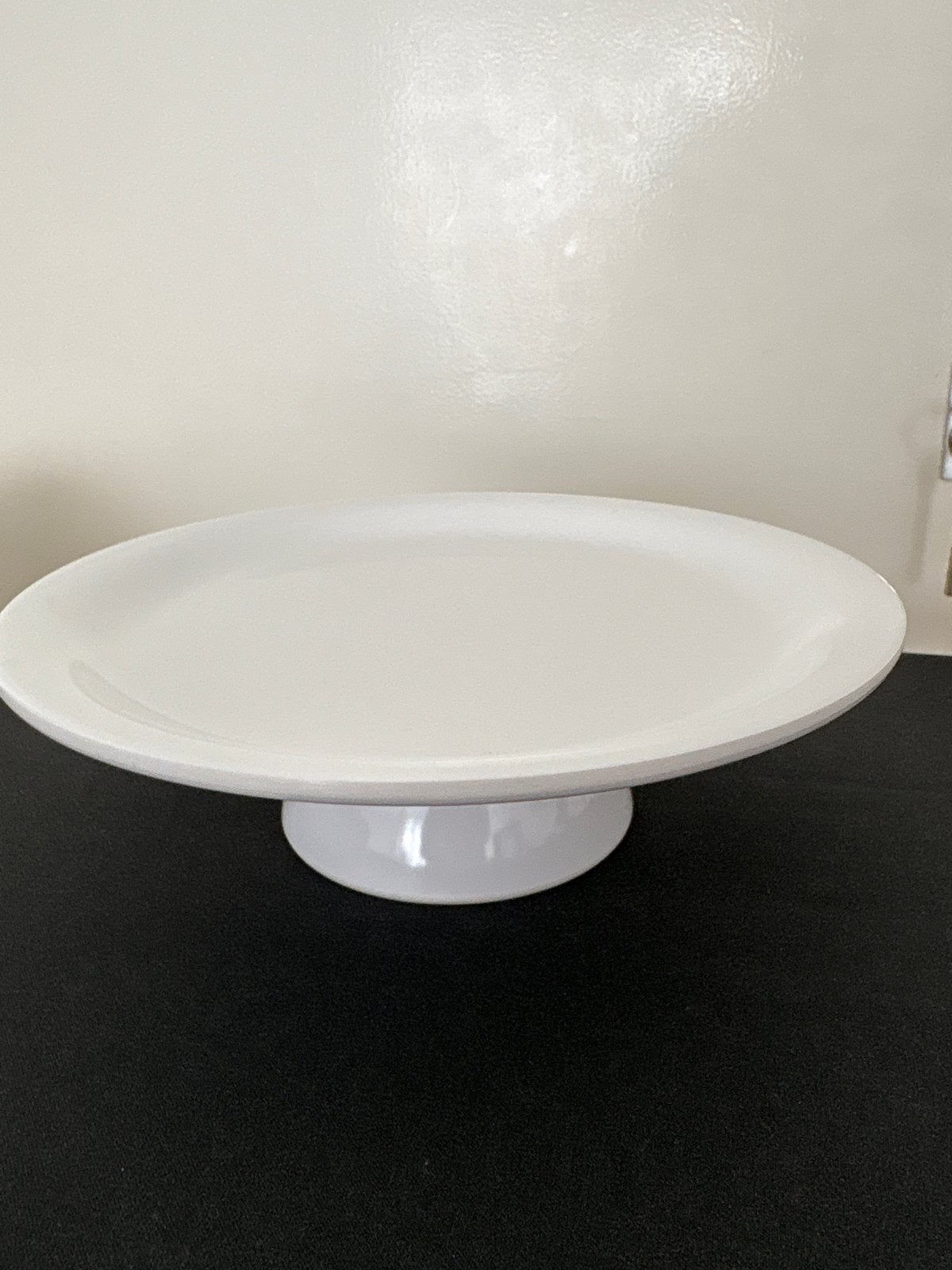 Witte schaal op voet - Truyts Dutch Design - 23 cm, Op voet, Porselein of Keramiek, Schaal, Rond