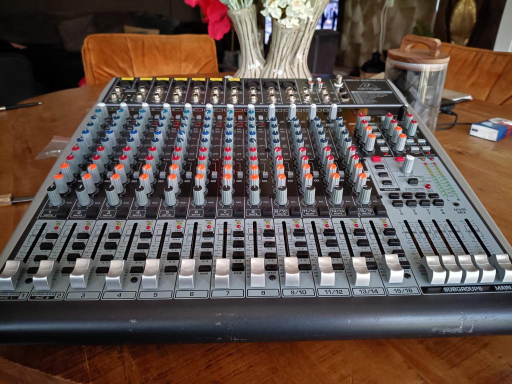 Mengpaneel 24 Kanaals Behringer, Ophalen, Zo goed als nieuw, 20 kanalen of meer, Microfooningang