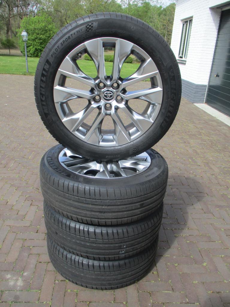Originele Toyota Rav 4 19 inch velgen Rav4 tpms IZGST, Auto-onderdelen, Banden en Velgen, Gebruikt, Banden en Velgen, Personenwagen