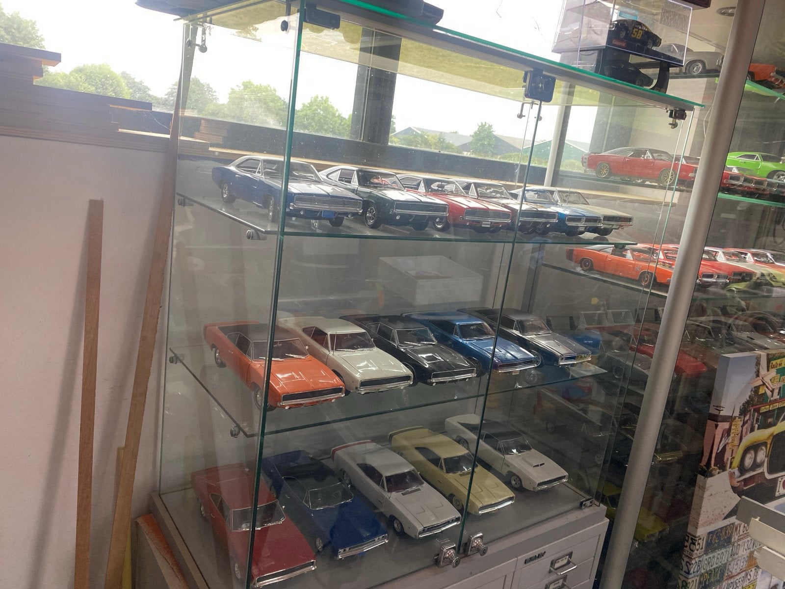 Glazen Vitrinekast met Aluminium Frame en Slot, Huis en Inrichting, Kasten | Vitrinekasten, Gebruikt, 100 tot 150 cm, 200 cm of meer