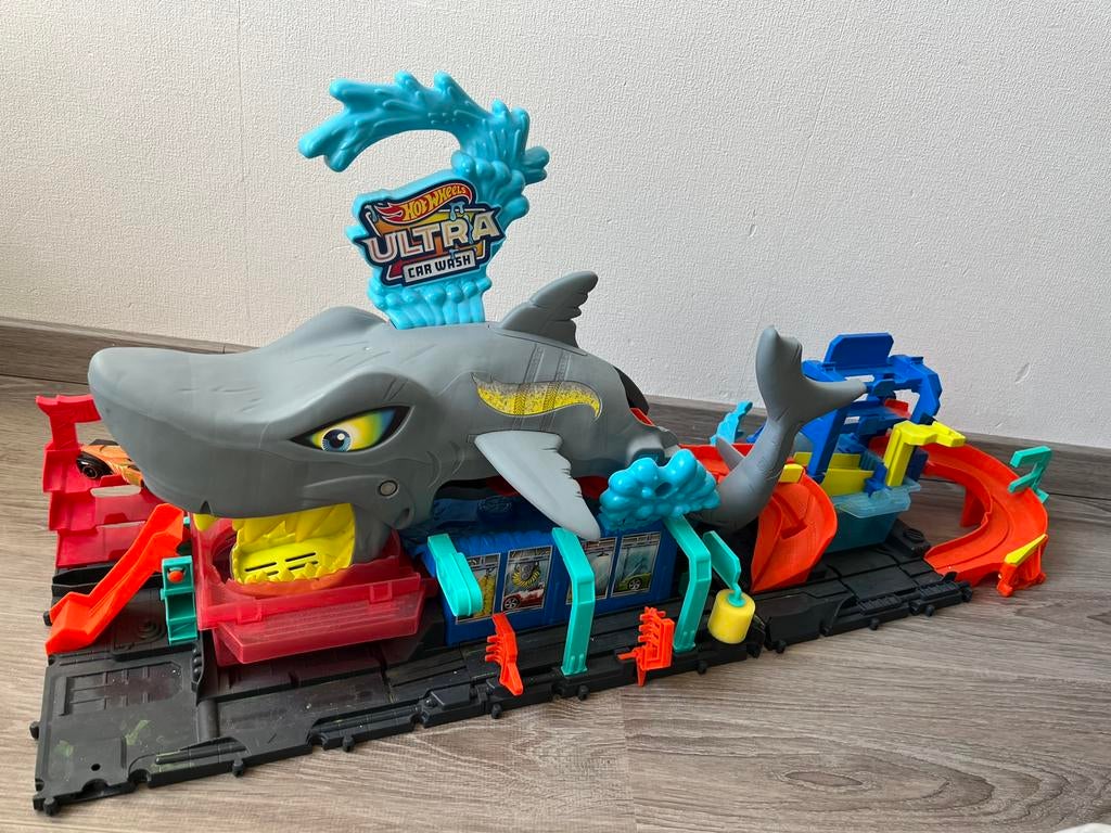 Hot wheels spookhuis, racetoren en car wash, Ophalen, Zo goed als nieuw, Handmatig, Hot Wheels
