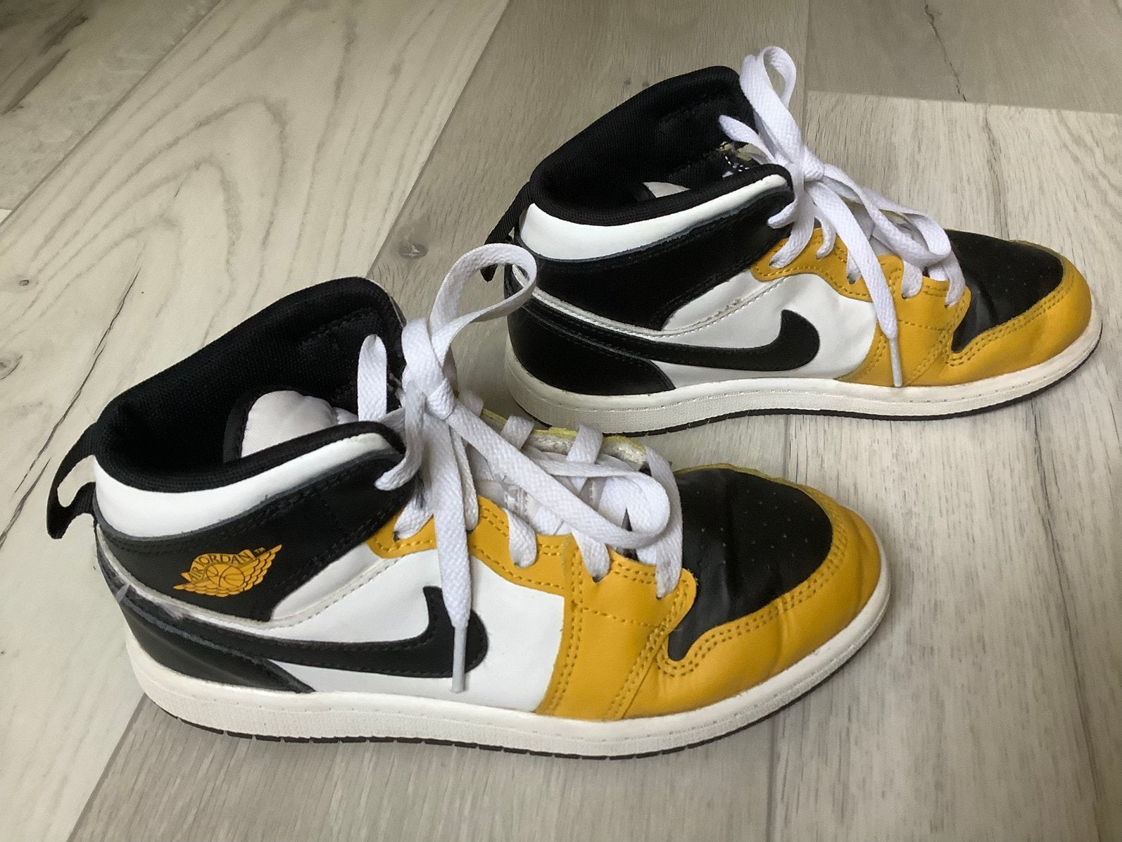 Nike Jordan 1 Mid sneakers - Maat 34, Schoenen, Ophalen of Verzenden, Zo goed als nieuw, Jongen