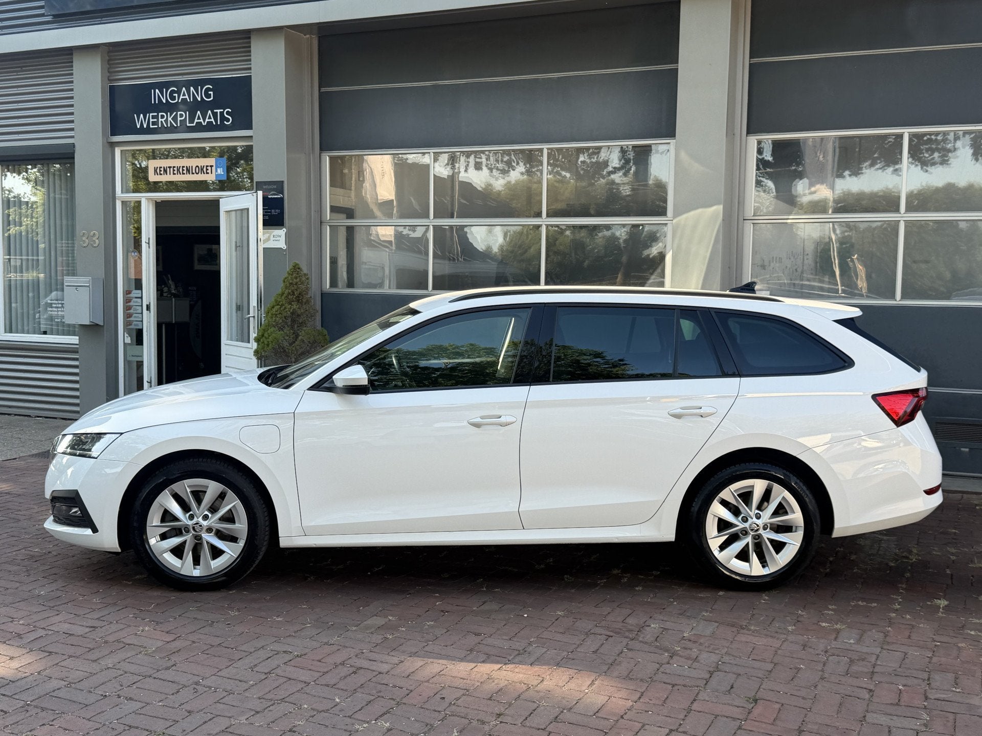 Skoda Octavia Combi 1.4 TSI iV PHEV Business Edition Bj 2022, Auto's, Stof, Gebruikt, 4 cilinders, Automatische klimaatregeling
