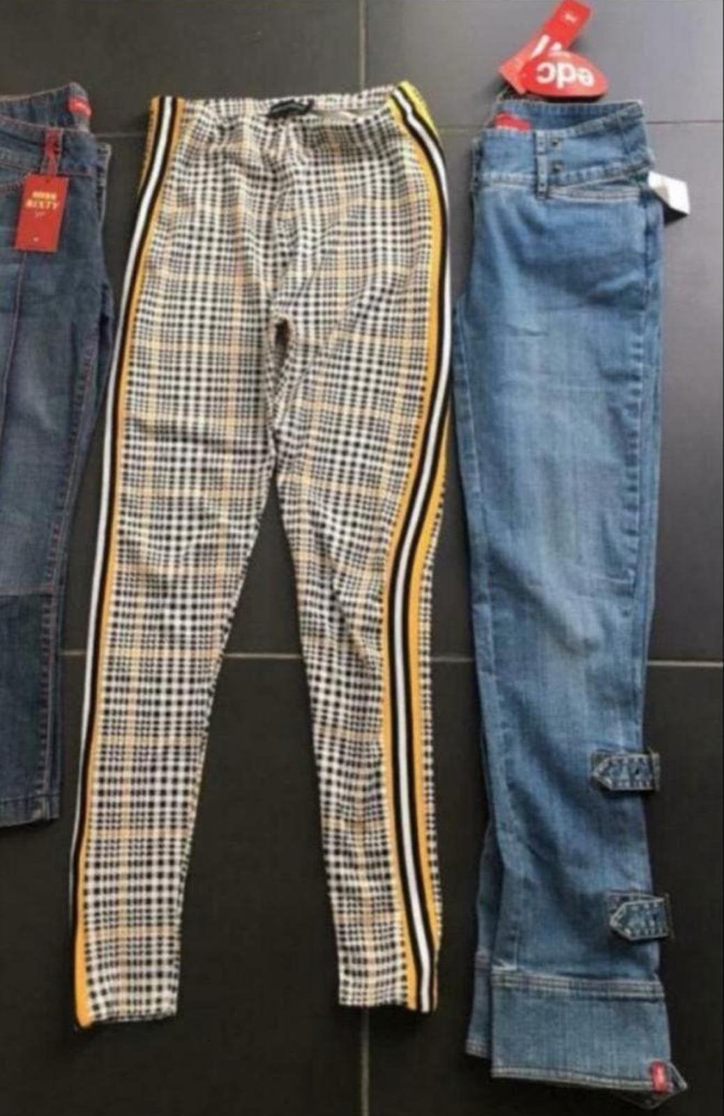 Prettylittlething broek legging in maat M streepjespatroon, Legging, Meerkleurig, Maat 40/42 (M), Ophalen of Verzenden
