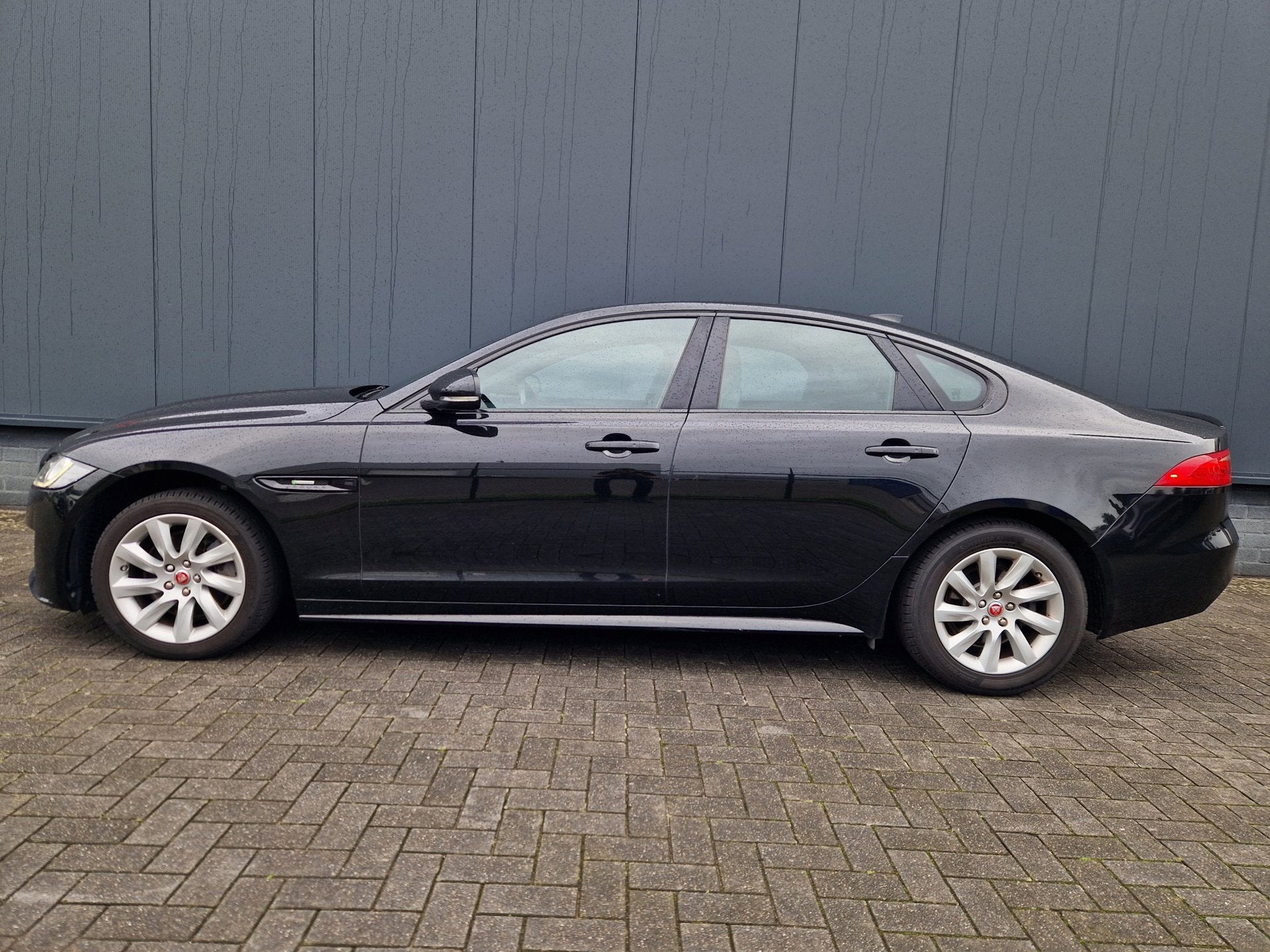 Jaguar XF 2.0d R Sport /Org NL /NAP, Auto's, Automaat, Achterwielaandrijving, Gebruikt, 4 cilinders