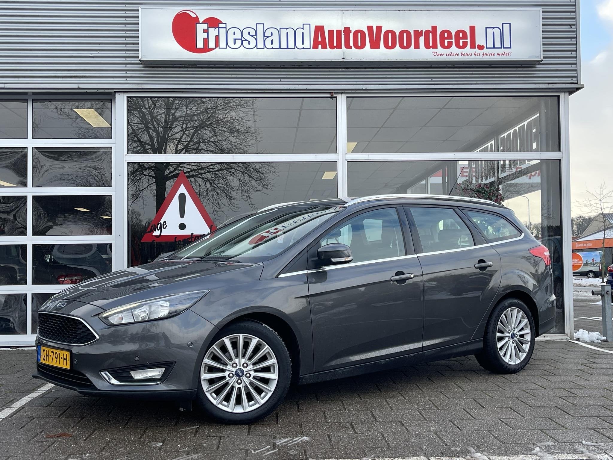 Ford Focus Wagon 1.0 First Edition /Cruise/Clima/Navi/2015/A, Gebruikt, Euro 6, Met garantie (alle), Parkeerassistent