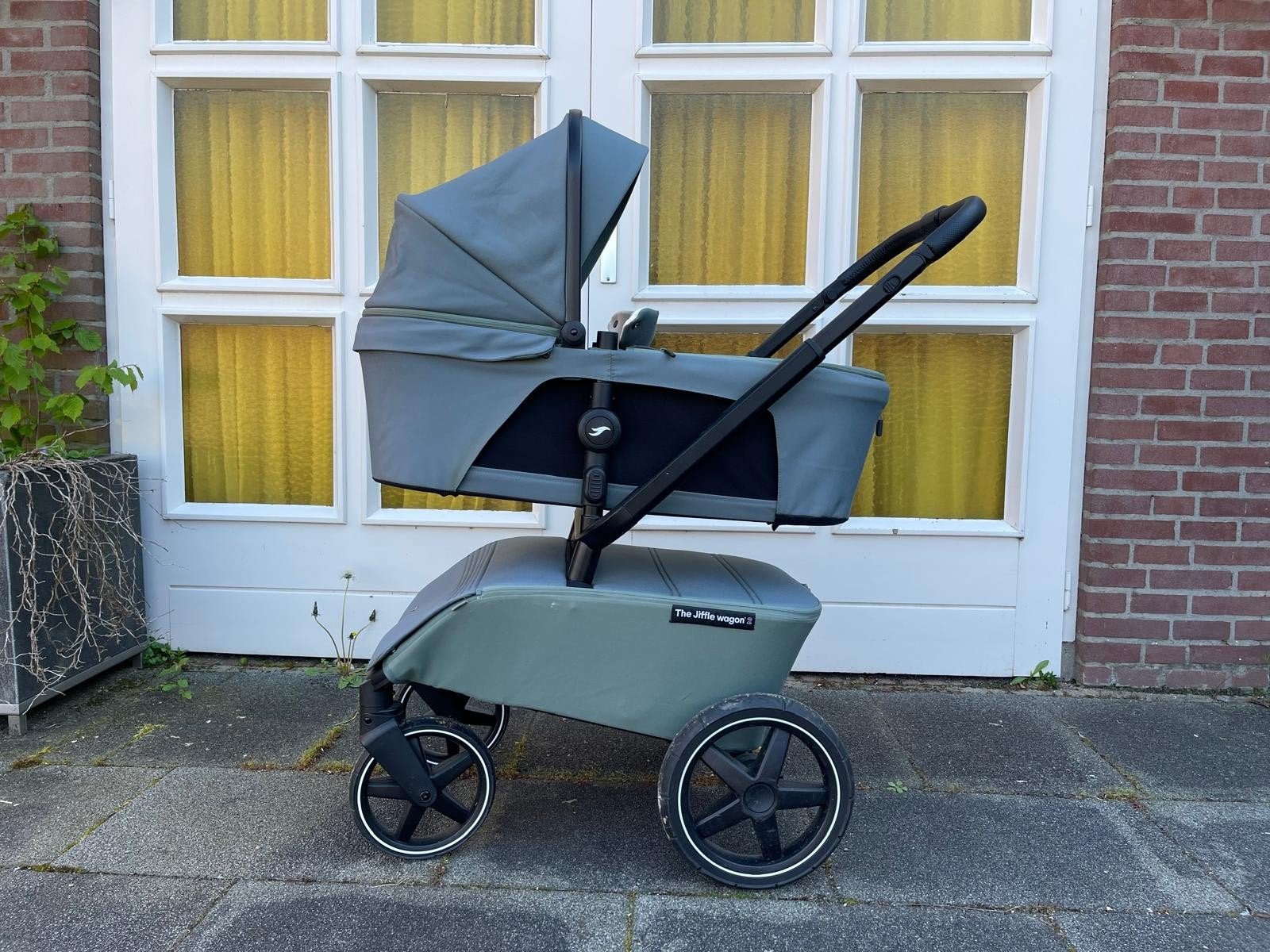 The Jiffle Wagon 2 in 1 Kinderwagen, Zo goed als nieuw, Combiwagen, Met reiswieg, Ophalen