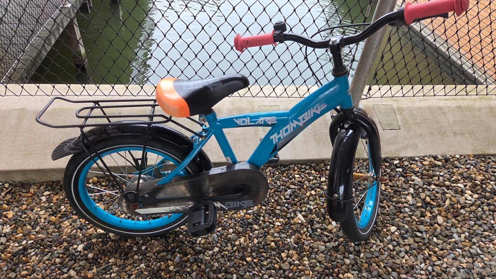 Volare Thombike Kinderfiets 16 inch met zijwieltjes, Fietsen en Brommers, Fietsen | Kinderfietsjes, Terugtraprem, Zijwieltjes