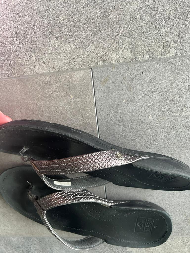 Mooi slippers van Reef, maat 10, Slippers, Zwart, Ophalen of Verzenden, Zo goed als nieuw
