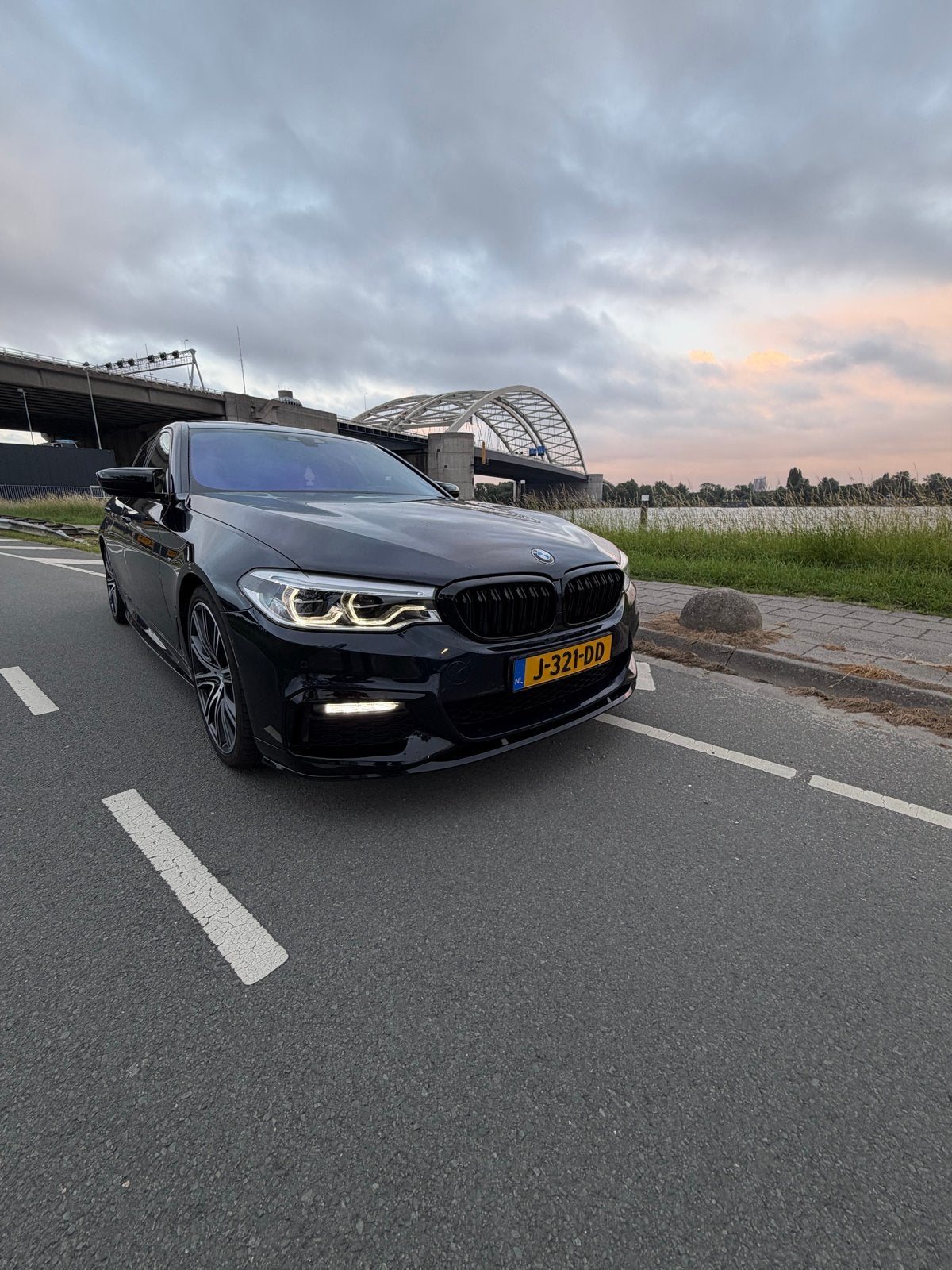 BMW G30 5-Serie 520i 184pk Aut, HUD, 2020 M# CarbonSchwarz, Auto's, BMW, 1998 cc, Achterwielaandrijving, 2000 kg, Particulier