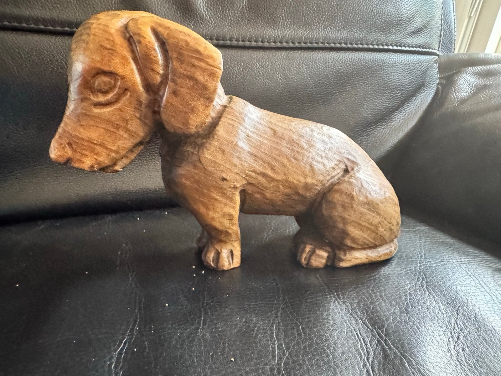 Teckel Houten Beeldje handgesneden, Minder dan 20 cm, Ophalen of Verzenden, Beeld, Hout