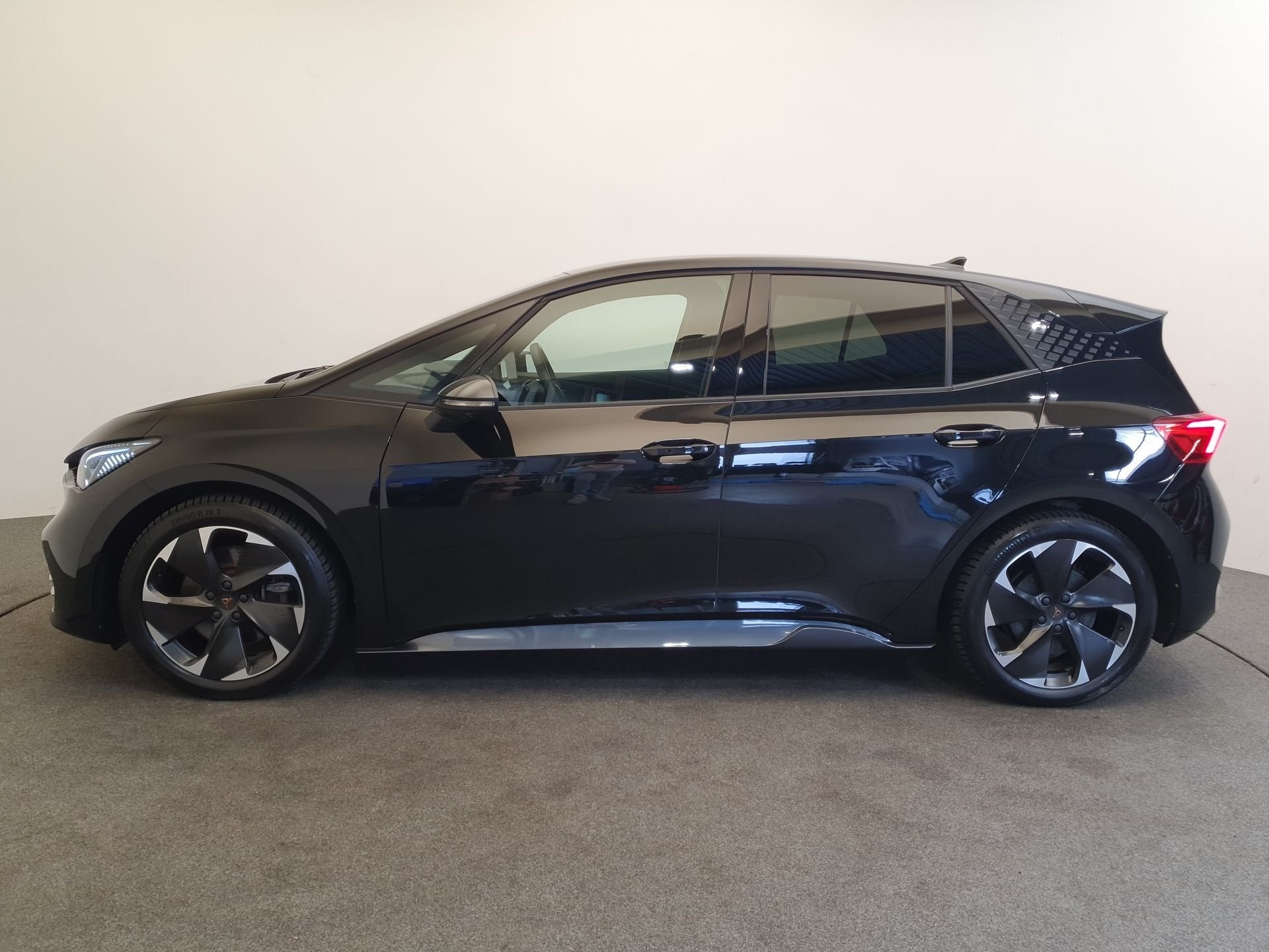 CUPRA Born Business 84 kWh Warmtepomp, 360 Camera, Head-up, Auto's, Gebruikt, Zwart, 1864 kg, Zwart