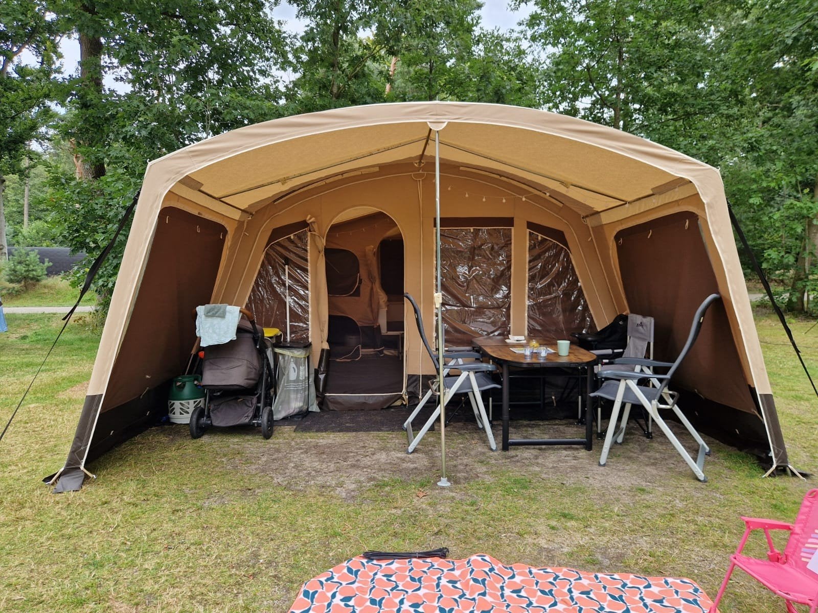 Jamet Louisiana uit 2017, Caravans en Kamperen, Ophalen, Beige, Aanwezig, Meer dan 6