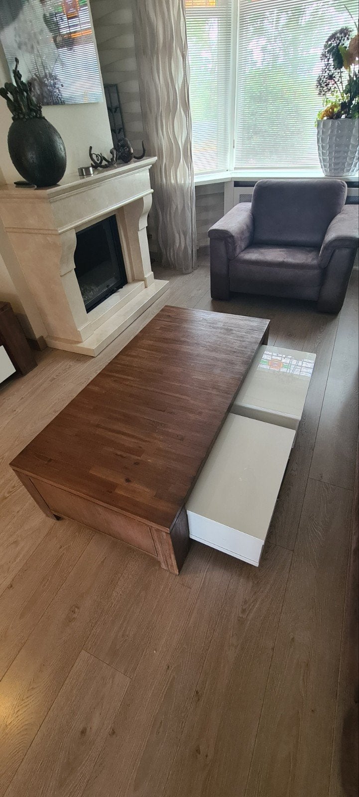 salon tafel met twee onder tafeltjes hoog glans wit op wielt, Huis en Inrichting, Complete inboedels, Ophalen