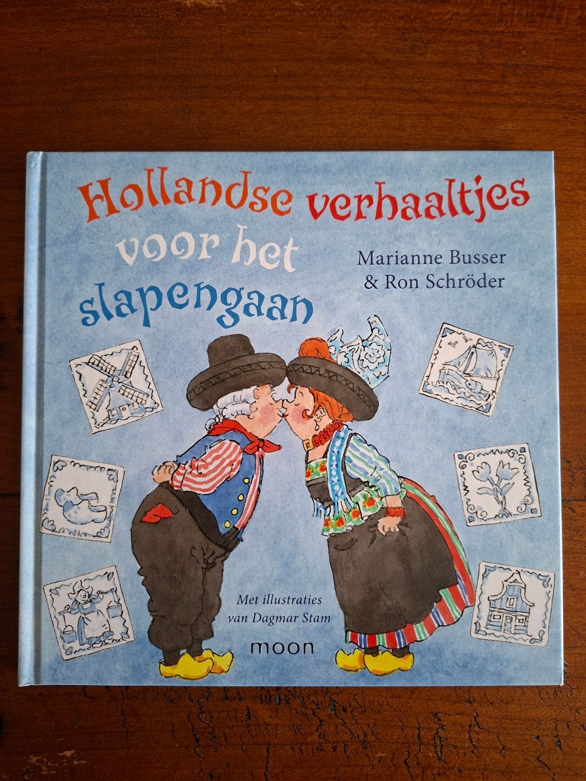 Hollandse verhaaltjes voor het slapengaan - M. Busser, Ophalen of Verzenden, Zo goed als nieuw, Fictie algemeen, Voorleesboek