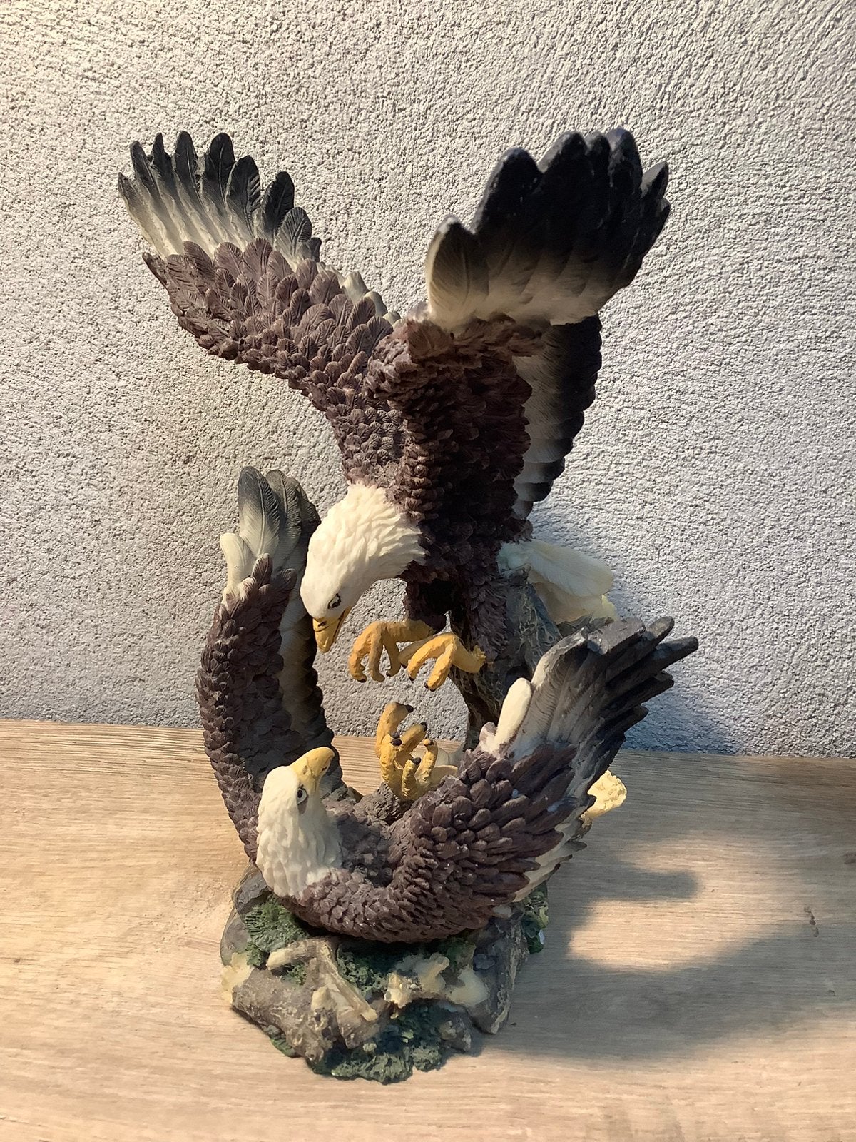 Beeld vechtende adelaars, Ophalen of Verzenden, Gebruikt, Vogel, Beeldje of Figuurtje