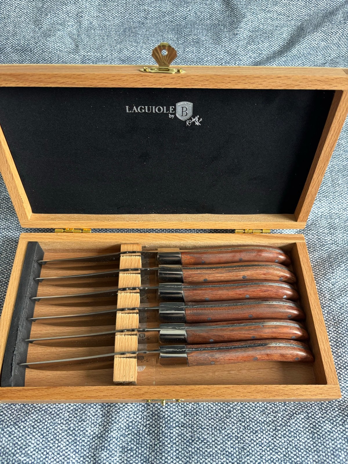 Laguiole B steakmessen set in houten kistje nieuw, Los bestek, Ophalen of Verzenden, Hout, Eetmes