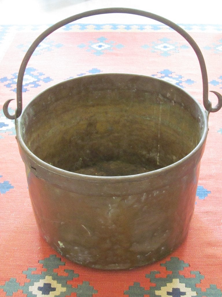 Antieke koperen ketel (aker of blokkenbak), Ophalen