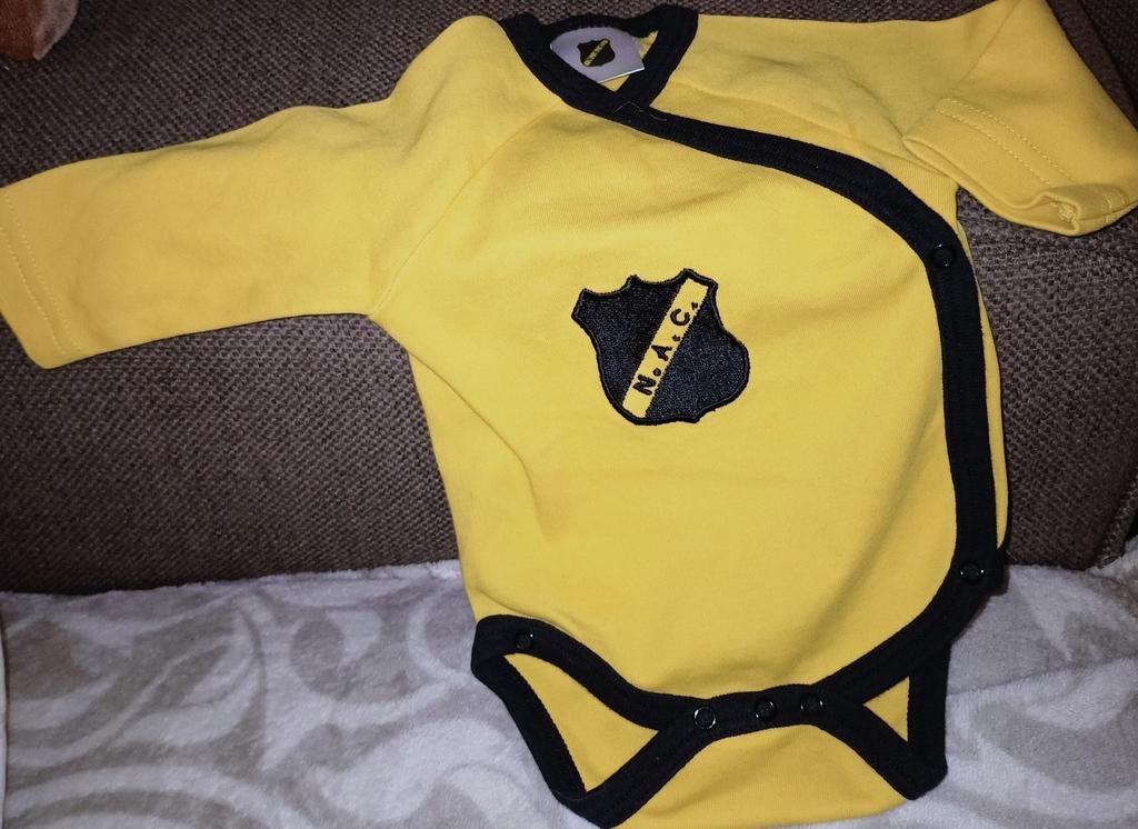 N.A.C. rompertje, 62/68. Geel zwart., Sport en Fitness, Voetbal, Maat XS of kleiner, Ophalen of Verzenden, Zo goed als nieuw, Shirt