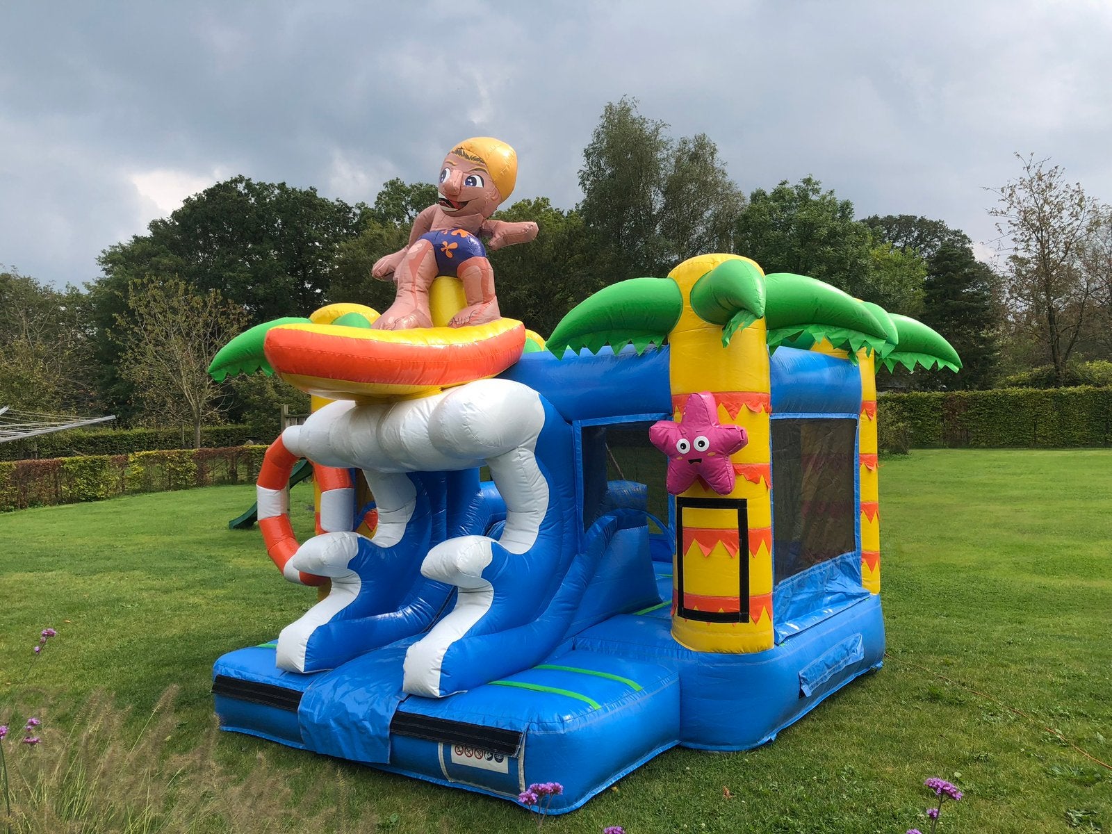 Springkussen met glijbaan te huur/huren, Hobby en Vrije tijd, Ophalen, Zo goed als nieuw, Overige