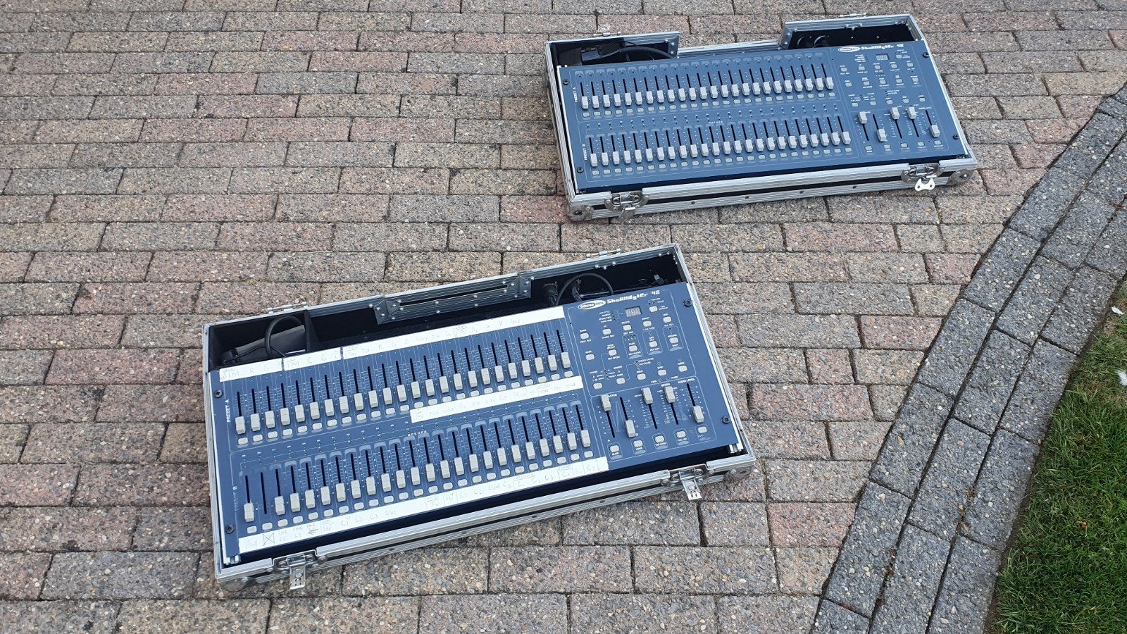 2 x Showtec Showmaster 48 lichtpaneel sturing in flightcase, Ophalen, Zo goed als nieuw, Overige typen, Geluidgestuurd