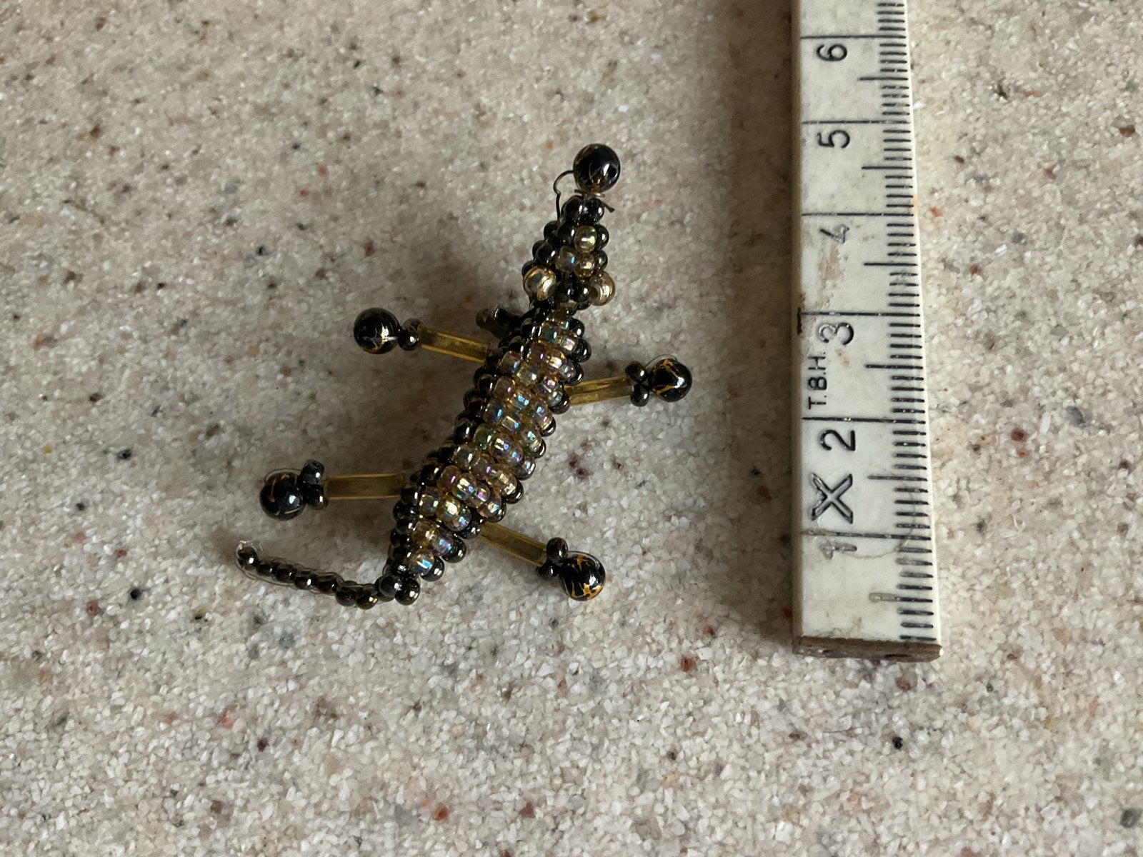 Unieke Broche Hagedis met Kralen - Handgemaakt, Met kristal, Overige materialen, 4 tot 7 cm, Gebruikt