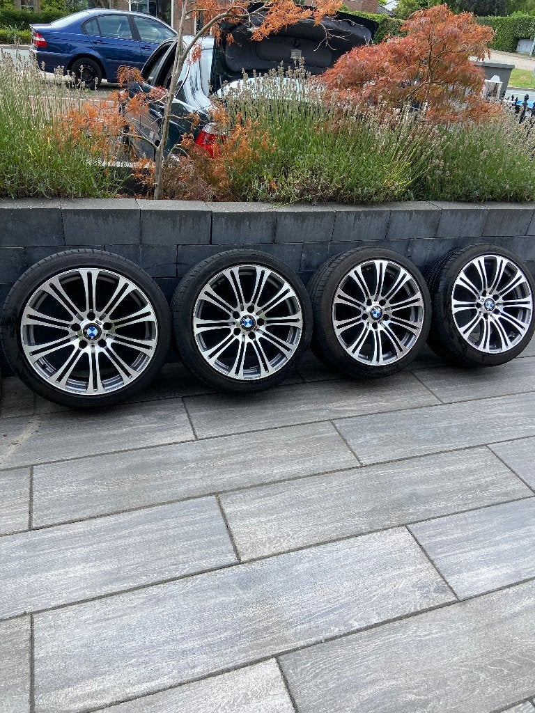 BMW 18 inch M-Sport velgen met zomerbanden, Auto-onderdelen, Banden en Velgen, Ophalen, 18 inch, Gebruikt, Velg(en)