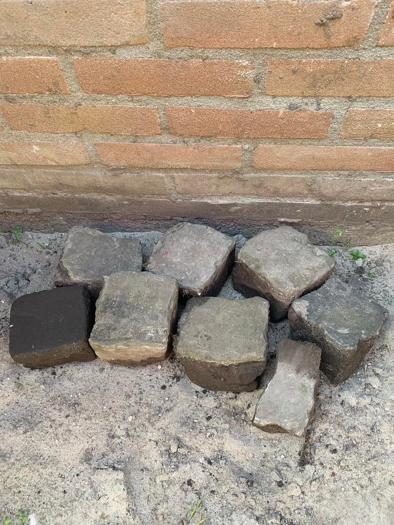 7 hele en 1 halve kinderkoppen straat stenen, Ophalen, Gebruikt, Natuursteen, Overige typen