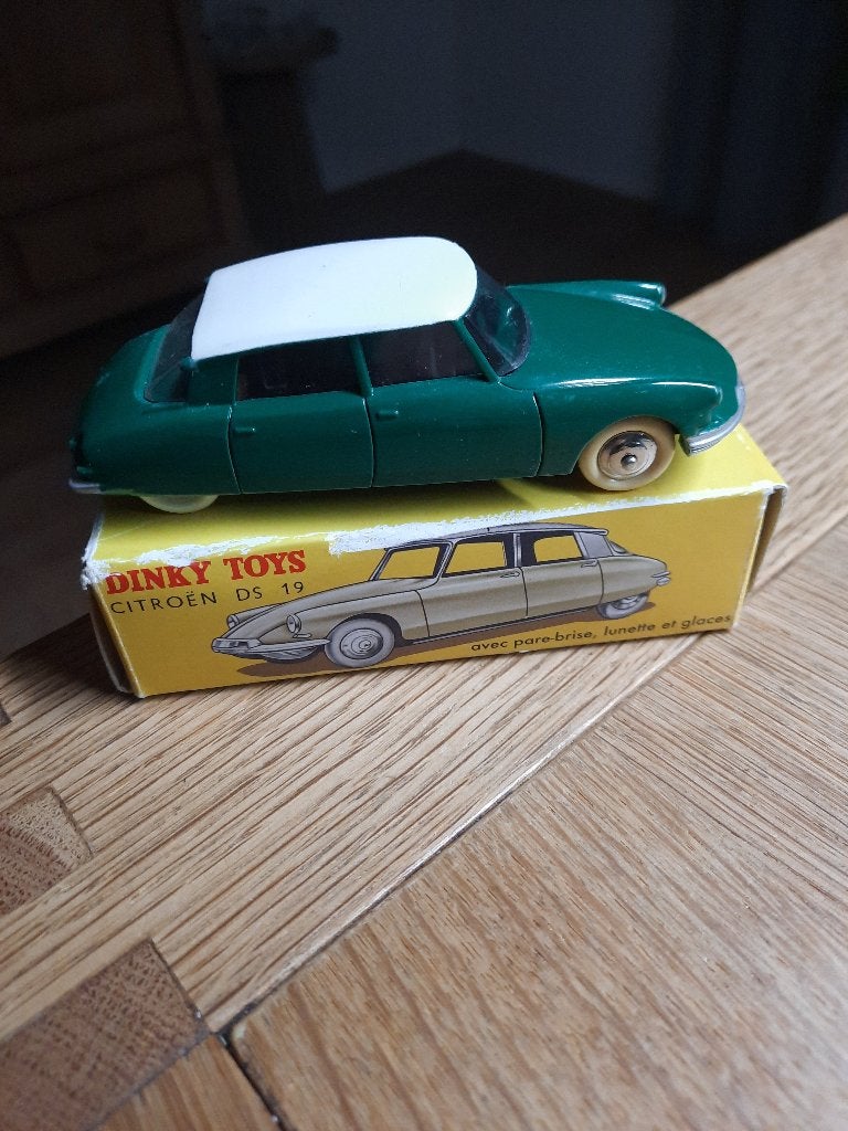 Dinky Toys Citroën DS 19 - Groen met wit dak met doosje, Hobby en Vrije tijd, Modelauto's | 1:43, Ophalen of Verzenden, Zo goed als nieuw