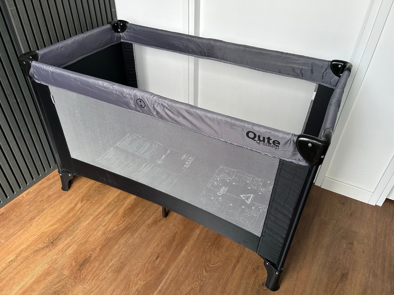 Campingbed incl. matras - Qute Q-sleep, Ophalen, Zo goed als nieuw, Reisbedje
