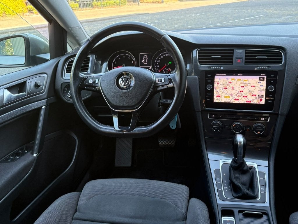 Foto 12 van Volkswagen Golf 1.0 TSI HighLine DAB Stoelvw PDC ACC Massage