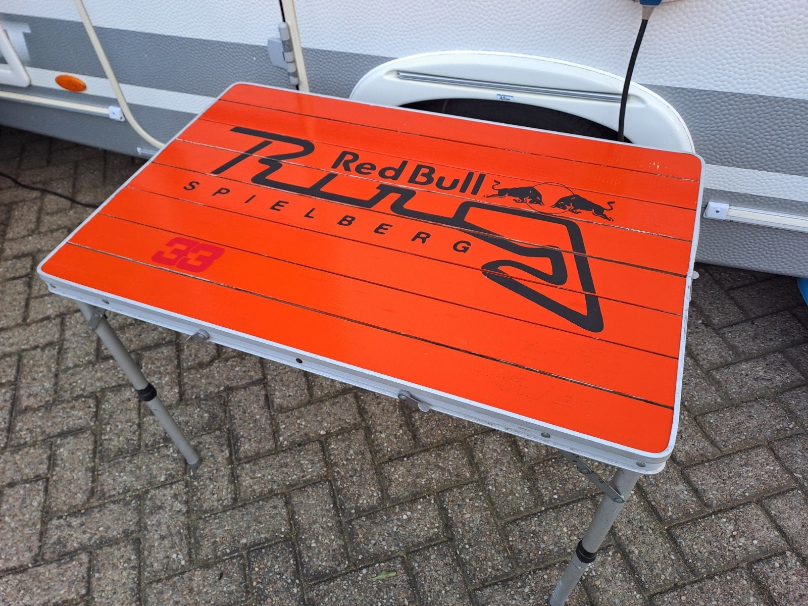 Inklapbare campingtafel 60x90 cm Red Bull Spielberg, Caravans en Kamperen, Kampeermeubelen, Ophalen, Gebruikt, Campingtafel